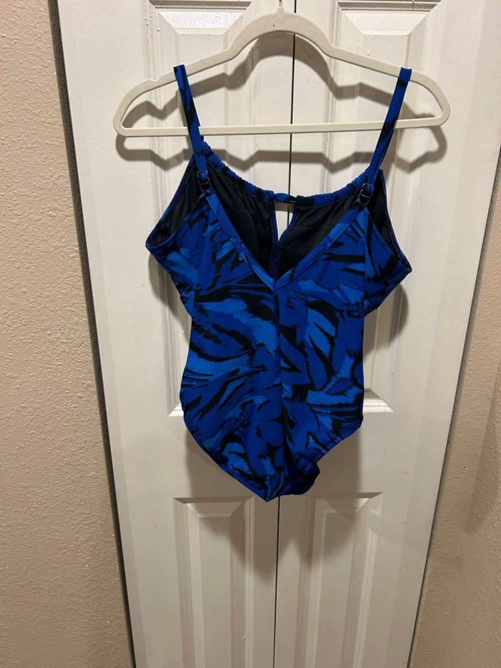 MagicSuit Kat Keyhole High Neck One Piece Swimsuit , size 14 - Picture 3 of 5